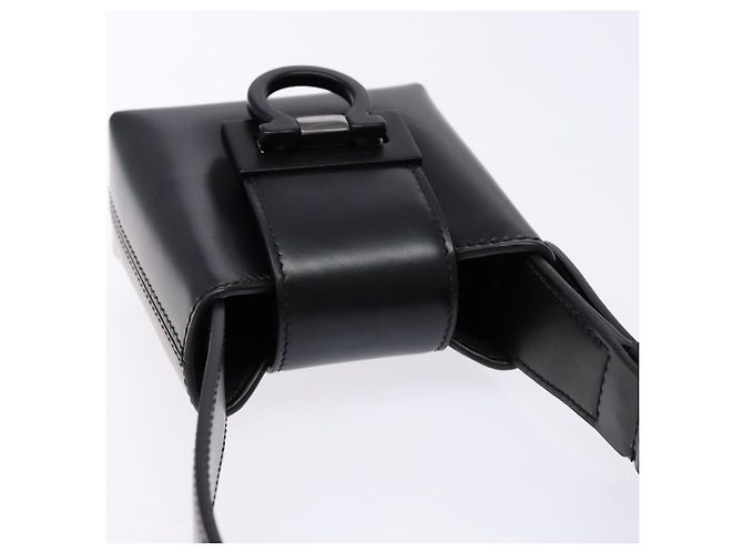 Borsa a mano Gancini in pelle nera e argento di Salvatore Ferragamo Auth 137178 Nero - vista 6