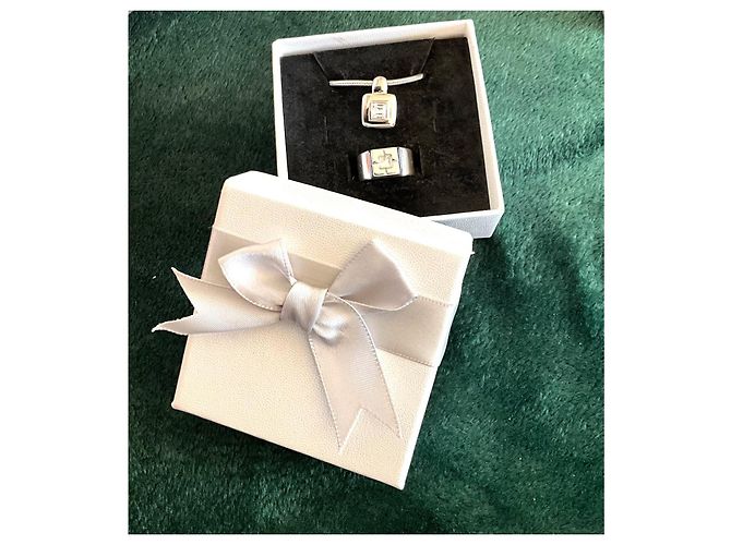 Conjunto de colgante y anillo Yves Saint Laurent plata - vista 2