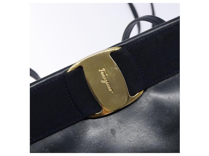 Borsa a Spalla Vala in Pelle Nera e Oro Auth 138416 di Salvatore Ferragamo Nero D'oro - vista 17