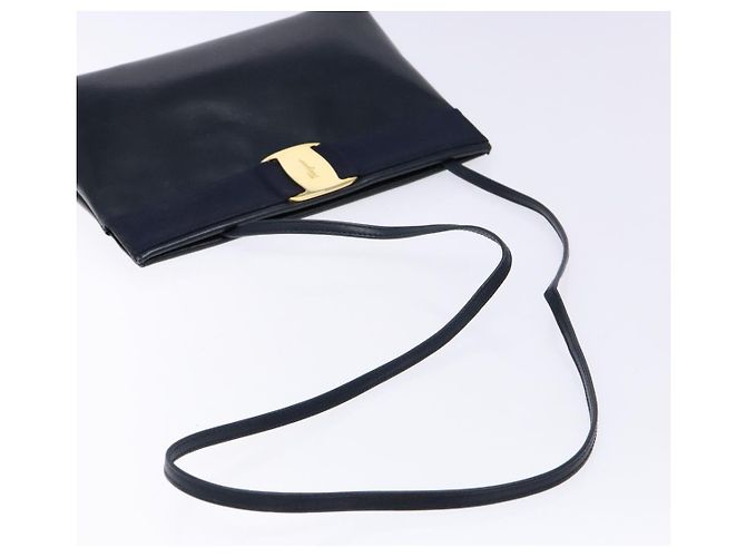 Borsa a Spalla Vala in Pelle Nera e Oro Auth 138416 di Salvatore Ferragamo Nero D'oro - vista 7