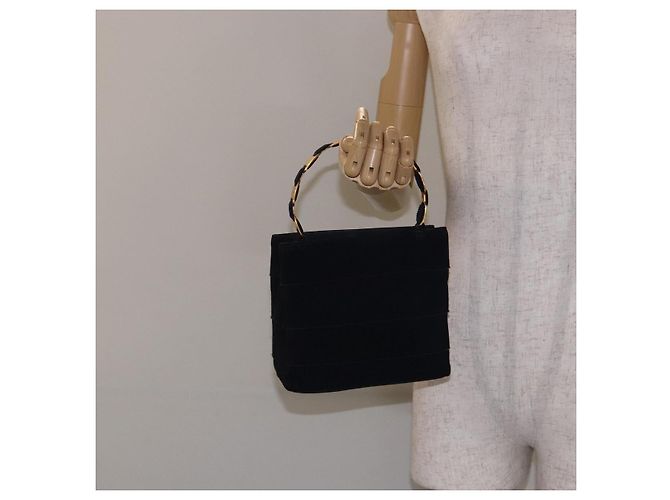 Borsa Vala in tela nera e oro Auth 138464 di Salvatore Ferragamo Nero D'oro - vista 19