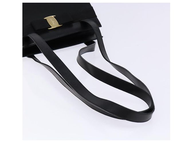 Borsa a Spalla Vala in Pelle Nera e Oro Salvatore Ferragamo Auth bs28484 Nero D'oro - vista 7