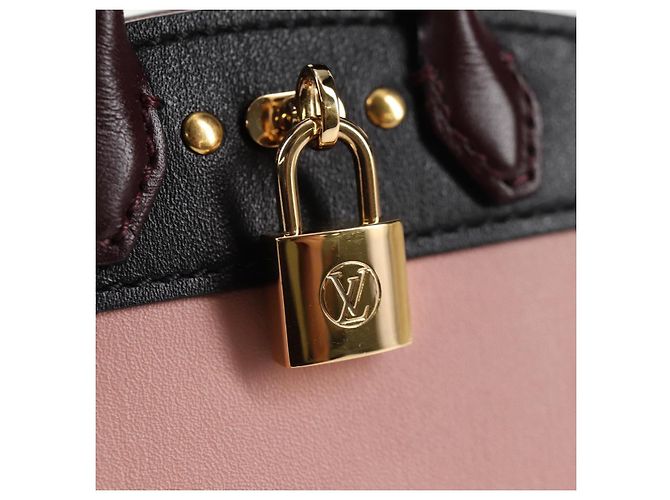 LOUIS VUITTON City Steamer Charm Pelle Rosa MP1787 LV Auth 136548M - vista 17