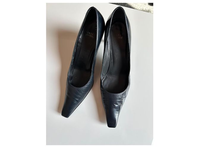 Scarpins Stuart Weitzman em couro azul marinho - vista 4