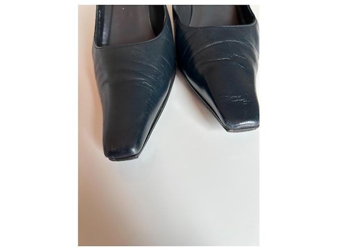 Scarpins Stuart Weitzman em couro azul marinho - vista 6