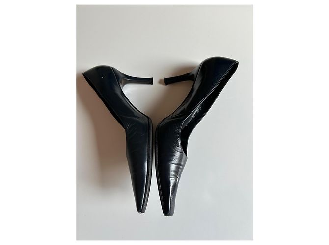Scarpins Stuart Weitzman em couro azul marinho - vista 8