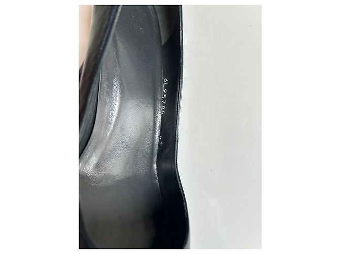 Scarpins Stuart Weitzman em couro azul marinho - vista 9
