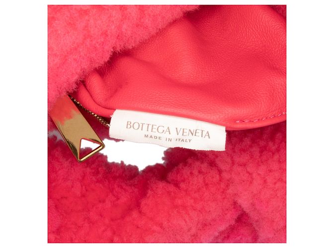 Bottega Veneta Mini Jodie in shearling rosa - vista 6