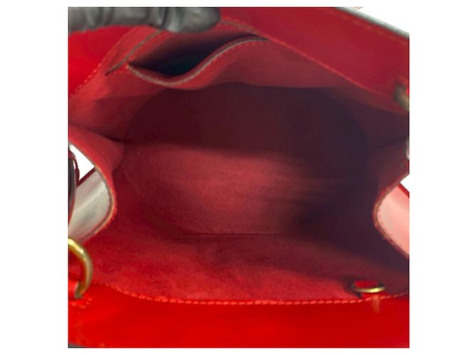 Borsa a spalla Cluny in pelle Epi Louis Vuitton Rosso - vista 8