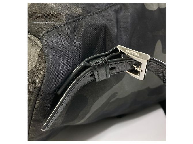 Mochila Saffiano camuflada con logo triangular de Prada - vista 11