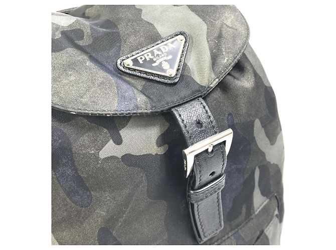 Mochila Saffiano camuflada con logo triangular de Prada - vista 4