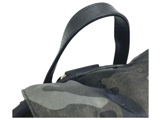 Mochila Saffiano camuflada con logo triangular de Prada - vista 5