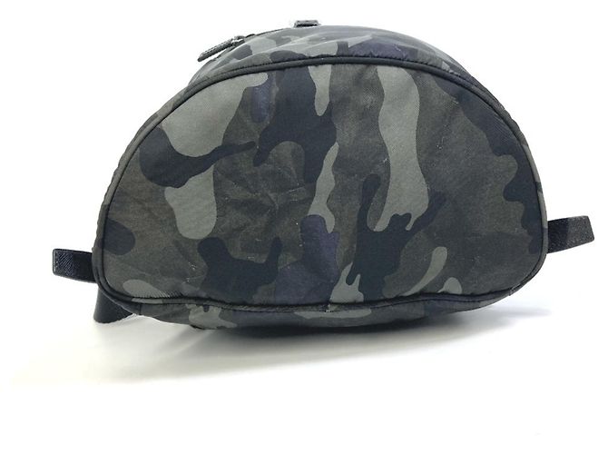 Mochila Saffiano camuflada con logo triangular de Prada - vista 9