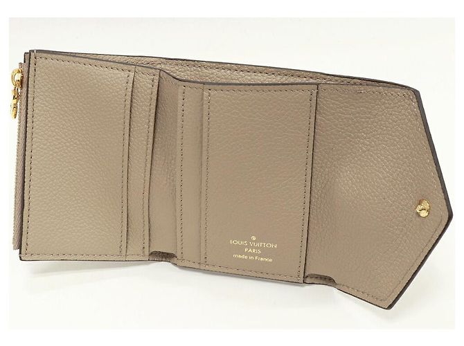 Cartera Compacta Zoe Monograma Empreinte Louis Vuitton M69800 Beige - vista 3