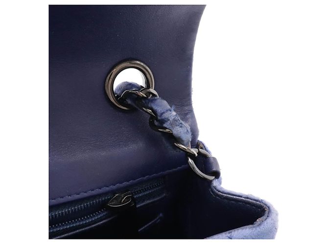 Bolso de hombro mini matelassé de terciopelo de Chanel Azul - vista 8