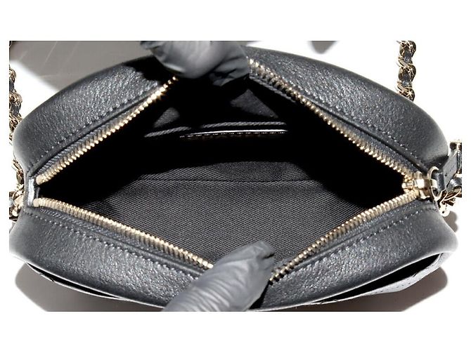 Camera Borsa a spalla Chanel in pelle matelassé di vitello AS0137 Nero - vista 4