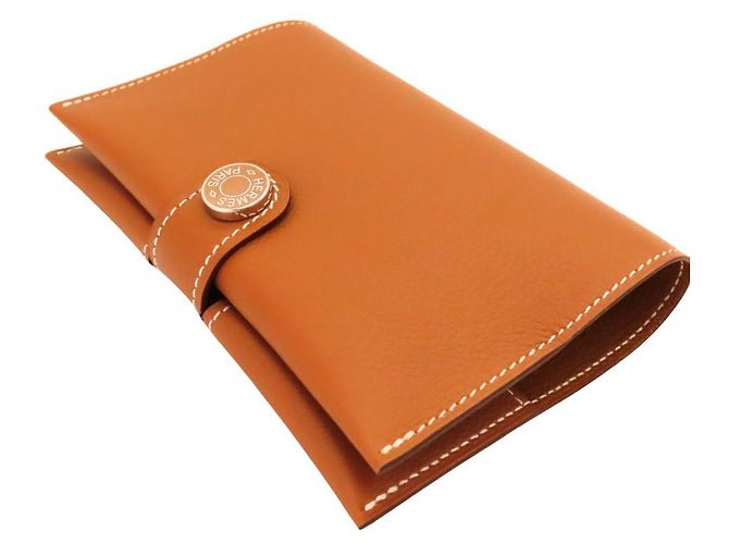 Hermès Hermes R.M.S Evercolor Passport Holder Golden - view 2