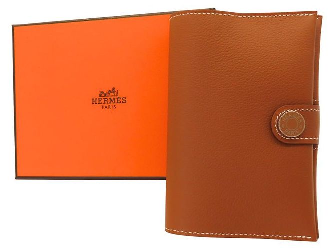 Hermès Hermes R.M.S Evercolor Passport Holder Golden - view 9