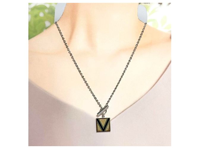 Collana Pendente Uomo Louis Vuitton V Plate - vista 10