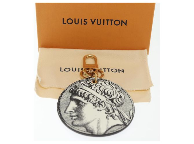 LOUIS VUITTON Monogram Portachiavi Cameo Charm Bianco MP3203 LV Auth 136742 Monogramma - vista 10