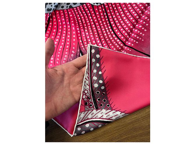 Hermès Carré 90 in seta “Baobab Cat” di Ardmore Artists Rosa Fuschia - vista 11