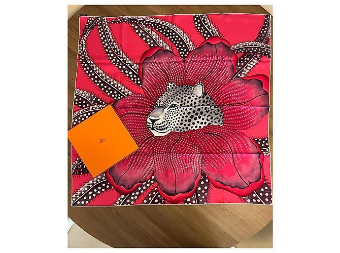 Hermès Carré 90 in seta “Baobab Cat” di Ardmore Artists Rosa Fuschia - vista 8
