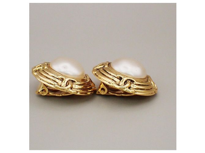 Chanel Vintage Round Clip-On Metal with Faux Pearl D'oro - vista 4