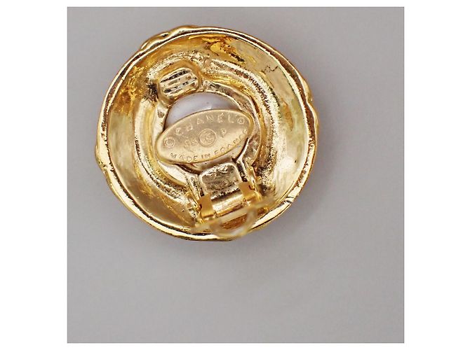 Chanel Vintage Round Clip-On Metal with Faux Pearl D'oro - vista 5