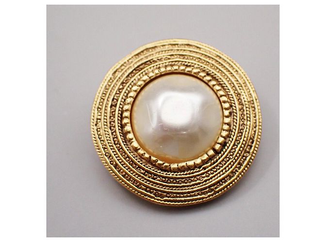 Chanel Vintage Round Clip-On Metal with Faux Pearl D'oro - vista 4