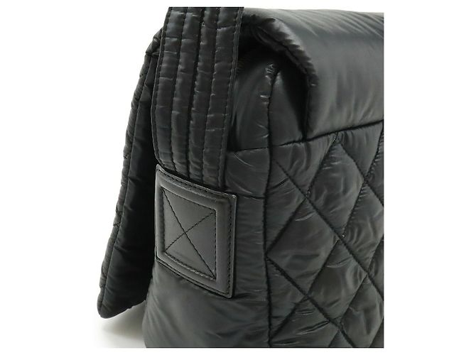 Bolsa de Ombro em Nylon Matelassé Coco Cocoon da Chanel Preto - vista 4