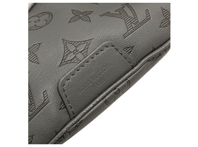 Bumbag Discovery Monogram Shadow grigio Louis Vuitton Marrone - vista 6