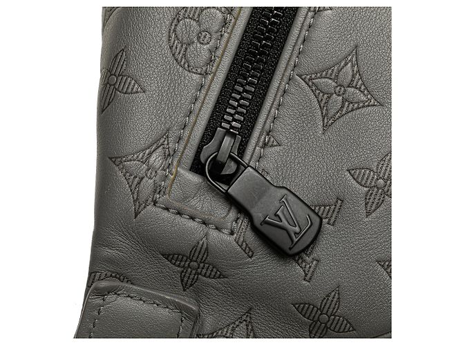 Bumbag Discovery Monogram Shadow grigio Louis Vuitton Marrone - vista 7