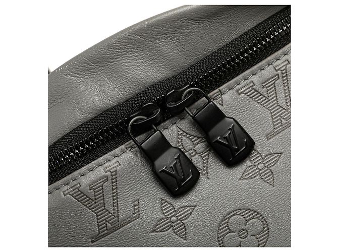 Bumbag Discovery Monogram Shadow grigio Louis Vuitton Marrone - vista 8