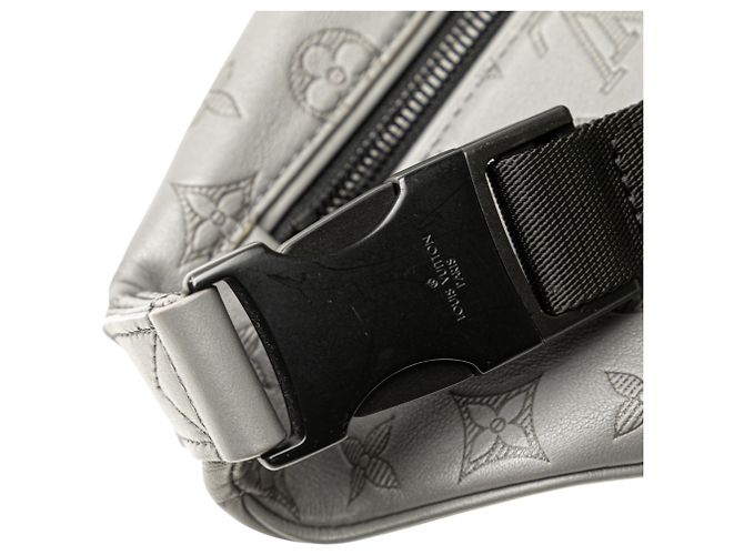 Bumbag Discovery Monogram Shadow grigio Louis Vuitton Marrone - vista 9