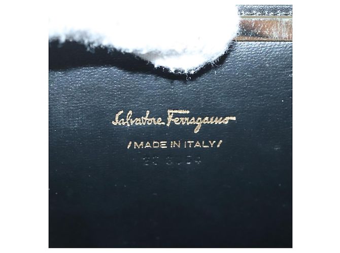 Borsa a Spalla Chain Vala in Pelle Nera e Oro Auth 139529 di Salvatore Ferragamo Nero D'oro - vista 15