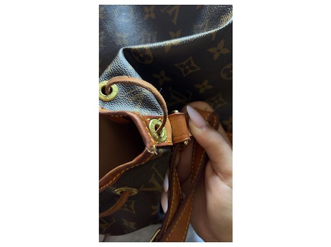 Borsa a mano Louis Vuitton Noe Monogram in pelle marrone scuro - vista 10