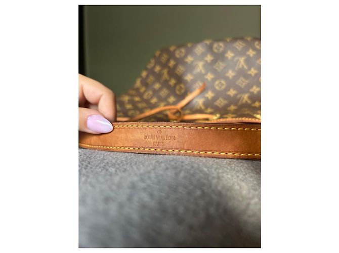 Borsa a mano Louis Vuitton Noe Monogram in pelle marrone scuro - vista 7