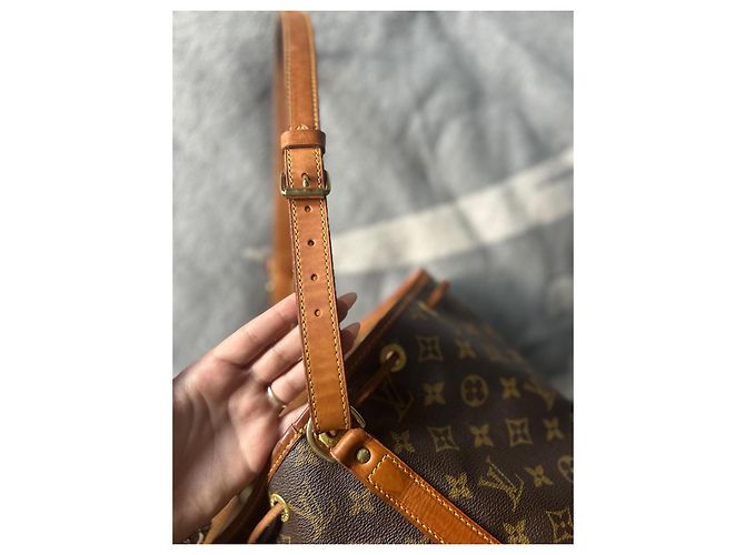 Borsa a mano Louis Vuitton Noe Monogram in pelle marrone scuro - vista 8