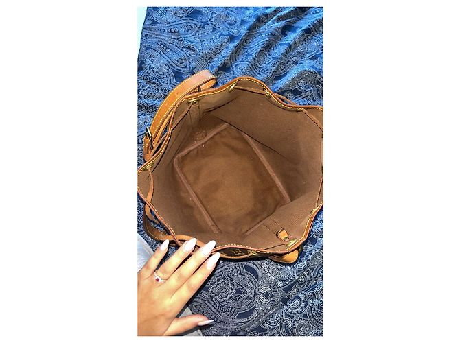 Borsa a mano Louis Vuitton Noe Monogram in pelle marrone scuro - vista 9