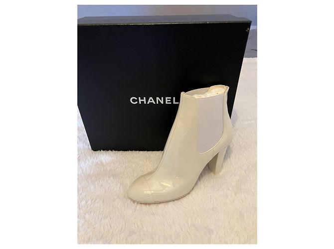 Botines Chanel de cuero de ternera brillante crema Crudo - vista 9