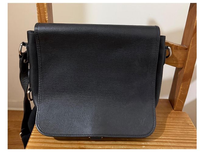 Louis Vuitton Messaggero Taiga Andre Nero - vista 2