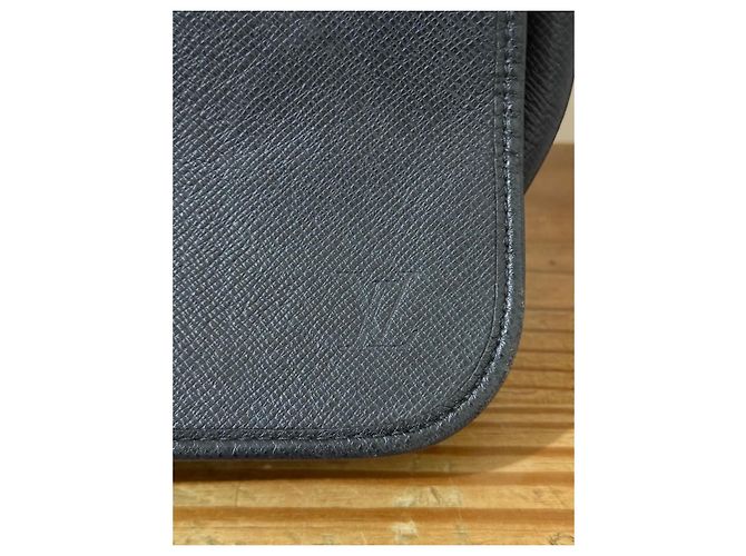 Louis Vuitton Messaggero Taiga Andre Nero - vista 3