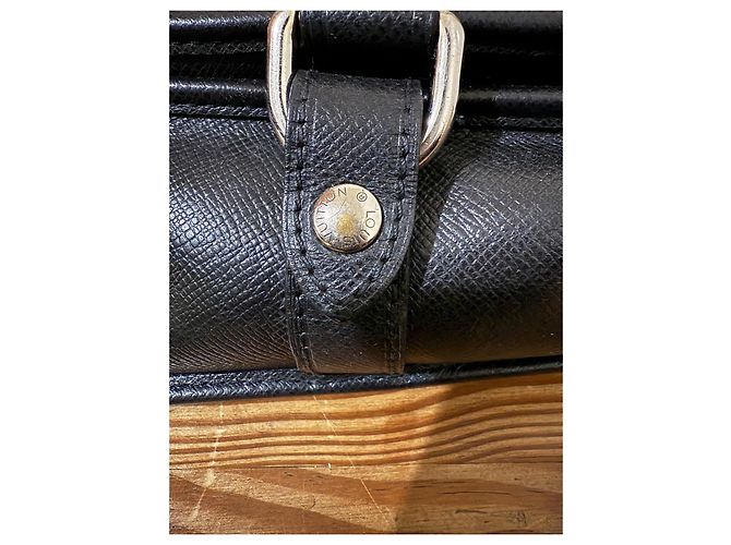 Louis Vuitton Messaggero Taiga Andre Nero - vista 7