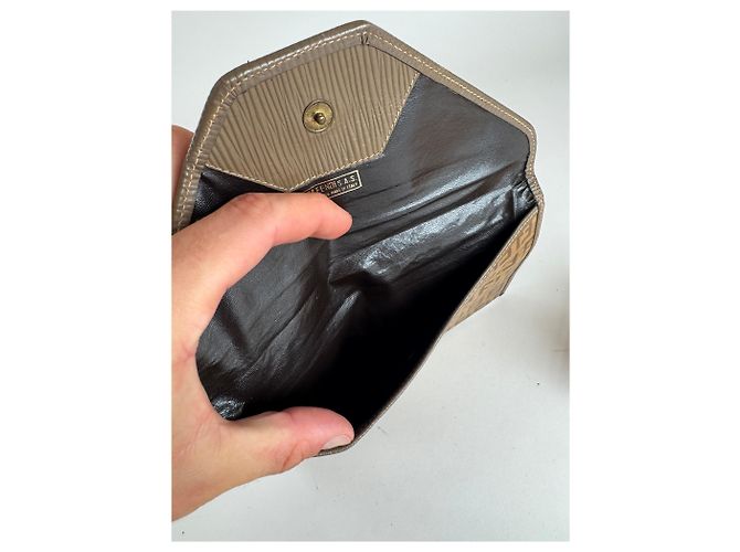Clutch in pelle vintage Fendi FF monogramma marrone D'oro - vista 5