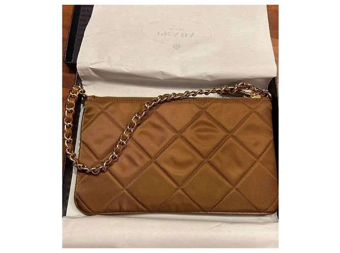 Prada Re-Nylon Mini Stepp-Clutch Braun - Ansicht 10