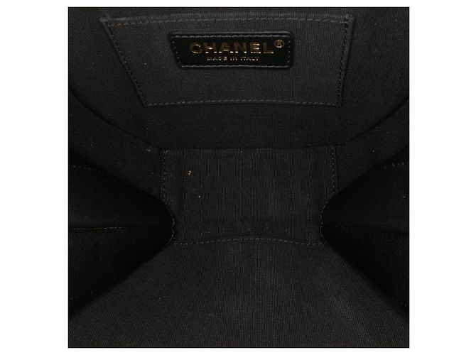 Clutch rotonda con catena e logo ovale in pelle di agnello trapuntata nera Chanel Nero - vista 4