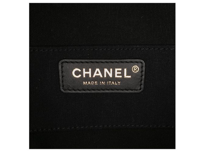 Clutch rotonda con catena e logo ovale in pelle di agnello trapuntata nera Chanel Nero - vista 5