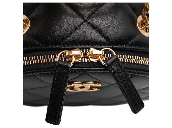 Clutch rotonda con catena e logo ovale in pelle di agnello trapuntata nera Chanel Nero - vista 7