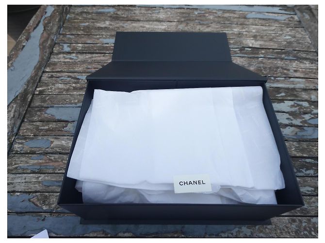 Caixa Chanel 31X21X12 cm com dustbag e papéis de seda Preto - vista 2