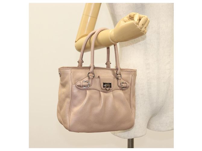 Borsa a mano Gancini in pelle rosa argento Auth 138865 di Salvatore Ferragamo - vista 22